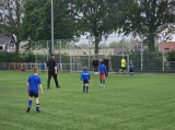 Laatste training S.K.N.W.K. JO10-1 (partijtje tegen de ouders) van woensdag 22 mei 2024 (83/133)